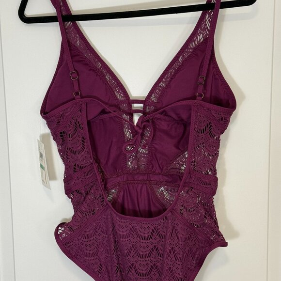NWT BECCA Women's Color Play Crochet Plunge-Neck One-Piece Swimsuit L - Burgundy - Picture 6 of 6